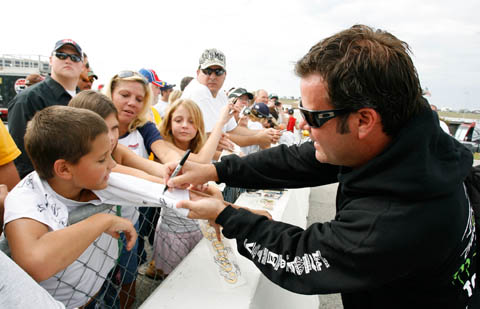 2011_robbie_gordon